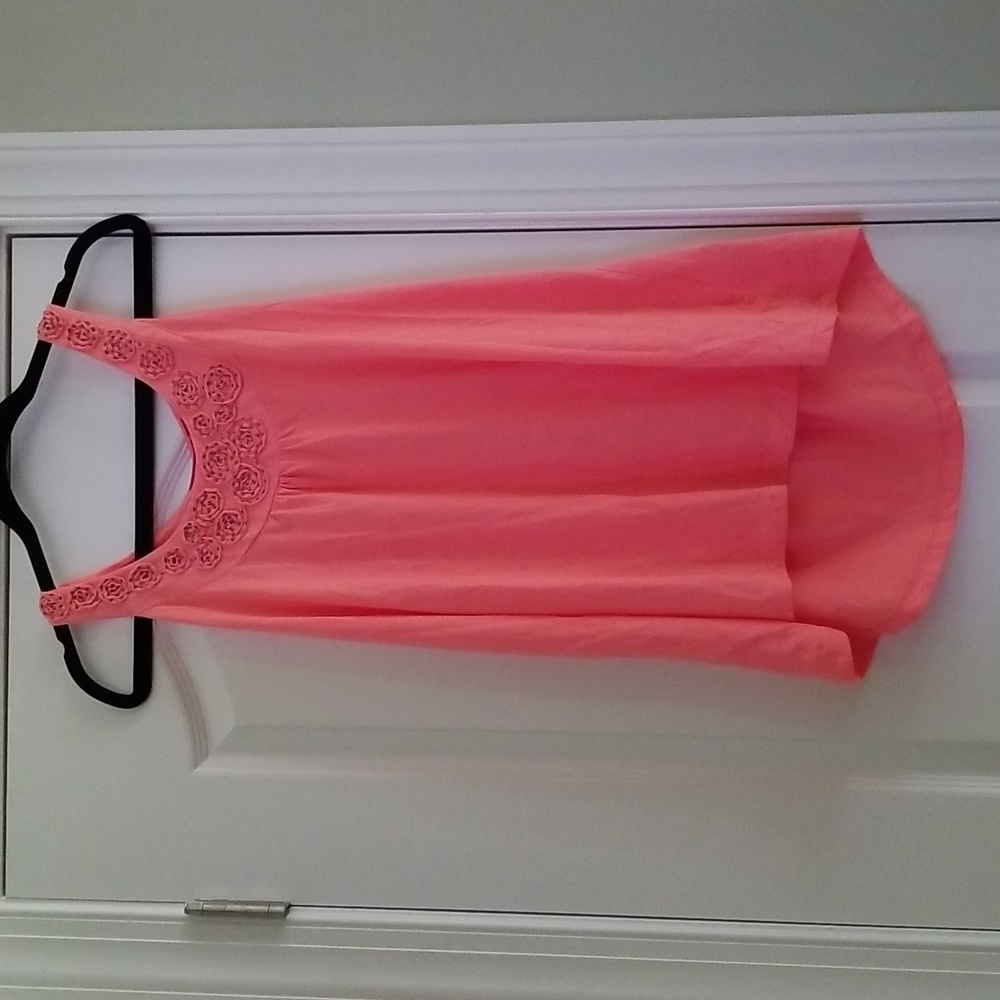 NWOT. ELLE tunic tank top in perfect condition, never worn